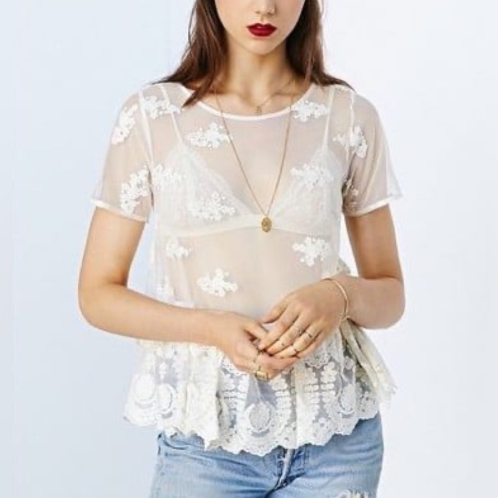 Kimchi Blue White Lace Peplum Embroidered Top Size XS Romantic Feminine Whimsy